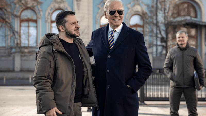 Prezydenci Joe Biden i Wołodymyr Zełeński w Kijowie, luty 2023 roku