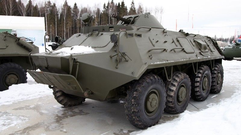 Rosyjski kołowy transporter opancerzony BTR-60PBK.