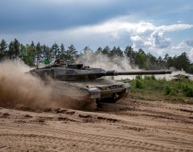 Niemiecki czołg podstawowy Leopard 2A7V na ćwiczeniu Quadriga na Litwie, maj 2024 roku.