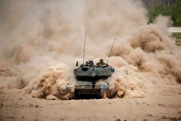 Niemiecki czołg podstawowy Leopard 2A7V na ćwiczeniu Quadriga na Litwie, maj 2024 roku.