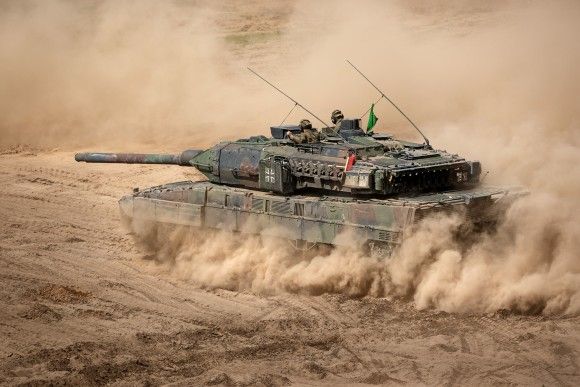 Niemiecki czołg podstawowy Leopard 2A7V na ćwiczeniu Quadriga na Litwie, maj 2024 roku.