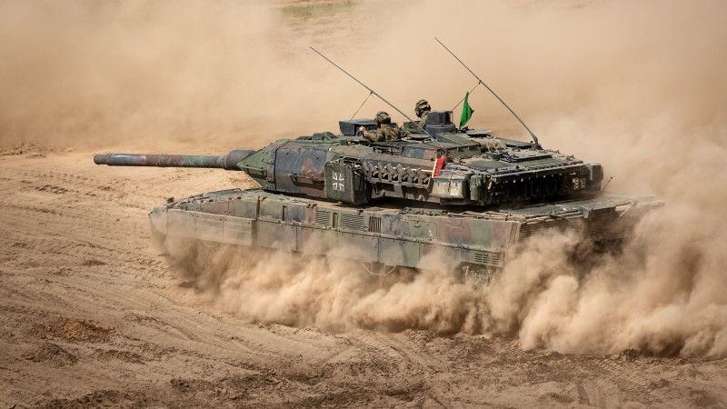 Niemiecki czołg podstawowy Leopard 2A7V na ćwiczeniu Quadriga na Litwie, maj 2024 roku.