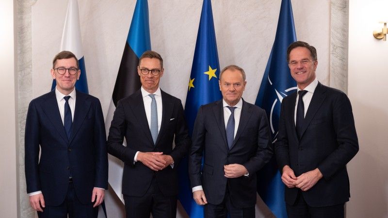 Premier Estonii Kristen Michal, prezydent Finlandii Alexander Stubb, premier Donald Tusk i sekretarz generalny NATO Mark Rutte