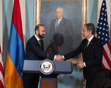 Sekretarz stanu USA Antony Blinken oraz szef armeńskiego MSZ Ararat Mirzoyan.