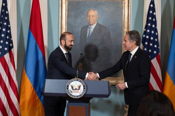 Sekretarz stanu USA Antony Blinken oraz szef armeńskiego MSZ Ararat Mirzoyan.