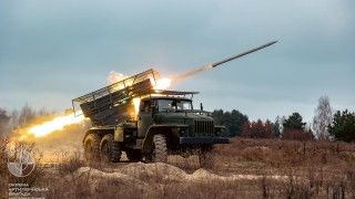 Wieloprowadnicowa wyrzutnia rakiet BM-21 Grad należąca do Samodzielnej Brygady Artylerii Gwardii Narodowej Ukrainy.