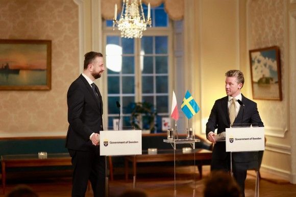 Szefowie resortów obrony Polski i Szwecji.