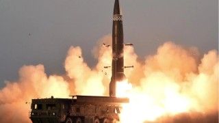 Wystrzelenie północnokoreańskiego pocisku balistycznego krótkiego zasięgu Hwasong-11C.