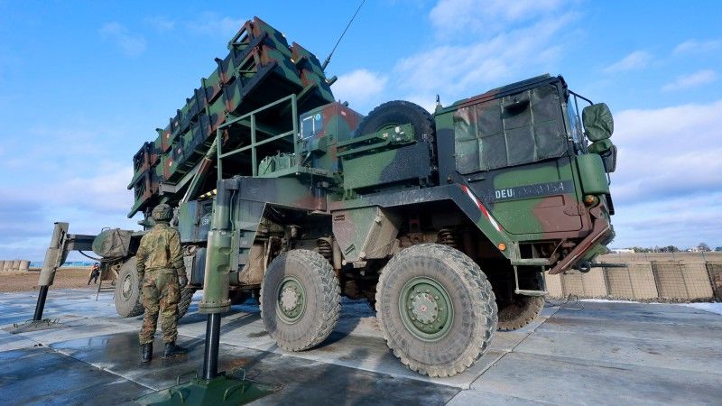 Ministrowie obrony Polski, Niemiec spotkali się z żołnierzami Bundeswehry obsługującymi baterie Patriot rozmieszczone w Polsce