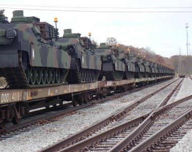 Czołgi M1A2SEPv3 Abrams dla Wojska Polskiego przygotowane do transportu kolejowego.