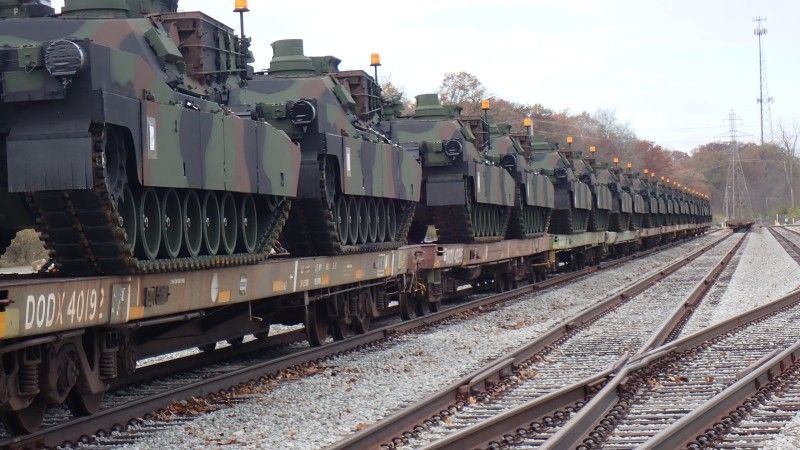 Czołgi M1A2SEPv3 Abrams dla Wojska Polskiego przygotowane do transportu kolejowego.