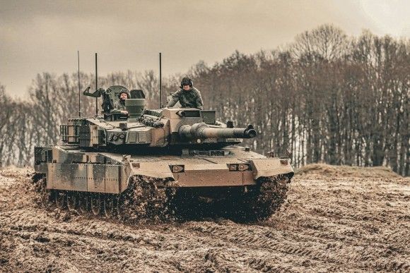 Zapoznanie żołnierzy 9 Brygady Kawalerii Pancernej z nowymi czołgami K2GF Black Panther na niezwykle urokliwym zimowym poligonie.