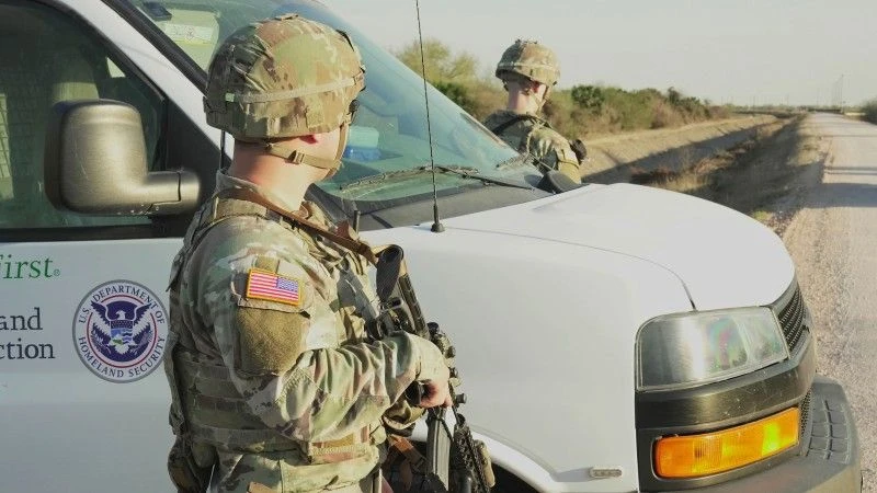 Amerykańscy żołnierze wspierają działania na granicy z Meksykiem wymierzone w narkobiznes oraz przemyt ludzi do USA