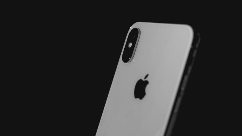 Apple nie jest zadowolone z udostępnienia pierwszej aplikacji dla dorosłych na iPhone'y. Zobowiązane przez Akt o rynkach cyfrowych wyjaśnia, że apka nigdy nie znalazłaby się w AppStore.