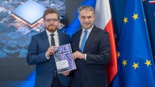 Prezentacja projektu "Polityki dla sektora półprzewodników" rodzi pytania dotyczące inwestycji. Czy resort cyfryzacji prowadzi rozmowy, i jak do całej sprawy mają się oferty z Tajwanu?