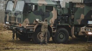 Wieloprowadnicowa wyrzutnia rakiet Homar-K należący do 1. Mazurskiej Brygady Artylerii.