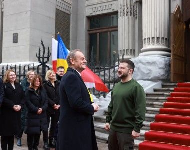Prezydent Ukrainy Wołodymyr Zełenski i Premier Polski Donald Tusk podczas wizyty polskiego szefa rządu w Kijowie w lutym 2024 roku.