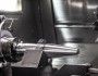 Stalowy korpus 155 mm pocisku odłamkowo-burzącego LU 220 na linii produkcyjnej w KNDS France.