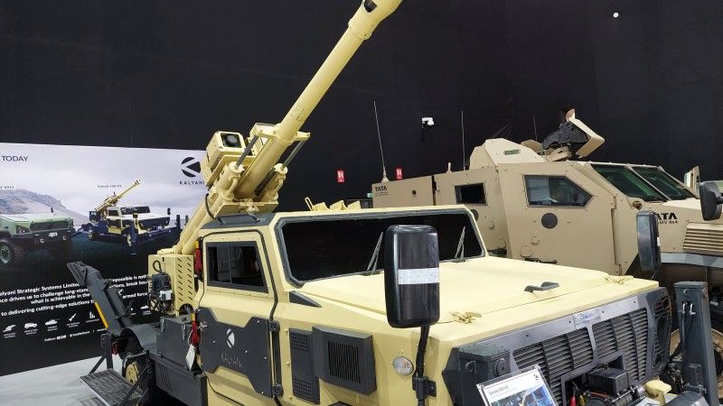 IDEX 2025: Indyjska haubica samobieżna kal. 105 mm Garuda 105-V2