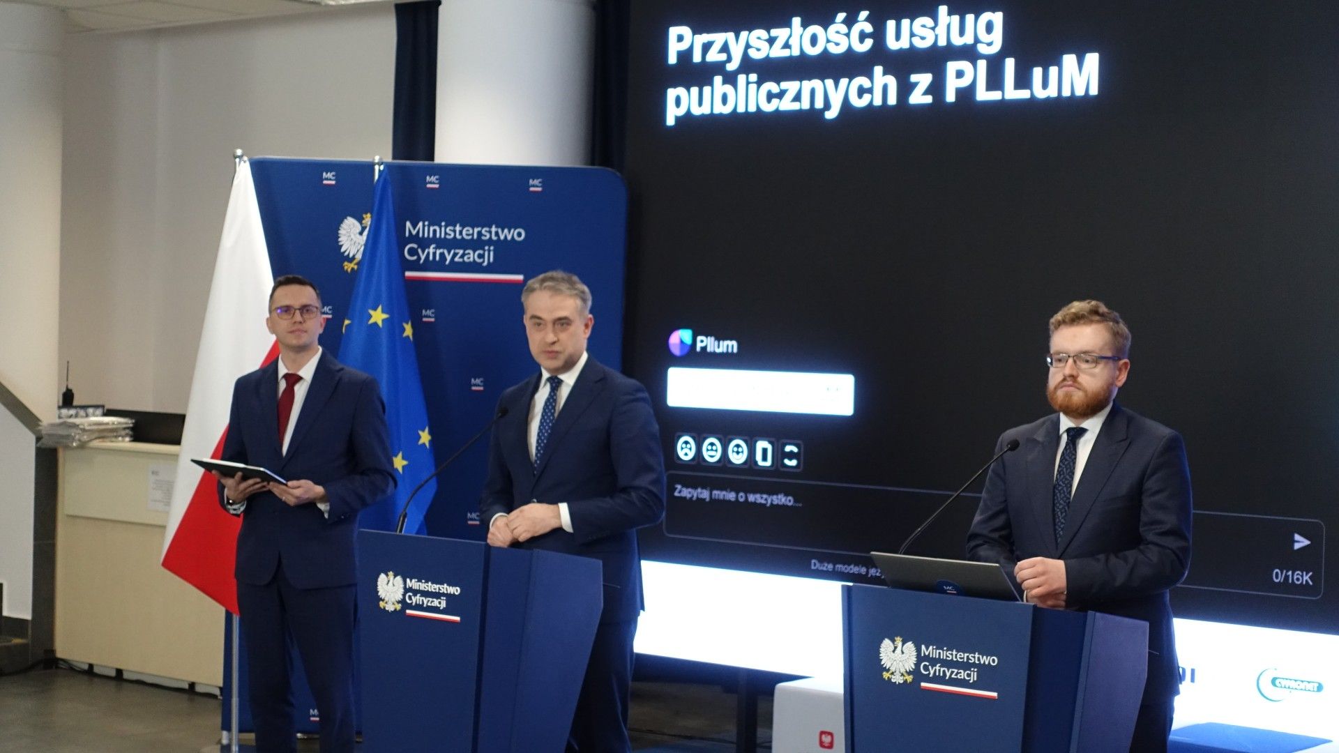 PLLuM jest już dostępny. Można go pobrać na PC