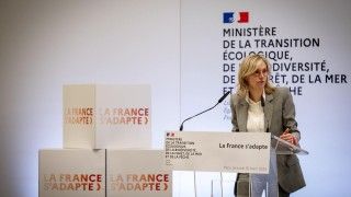 Francuska minister Agnes Pannier-Runacher przedstawia plan adaptacji do zmian klimatu.