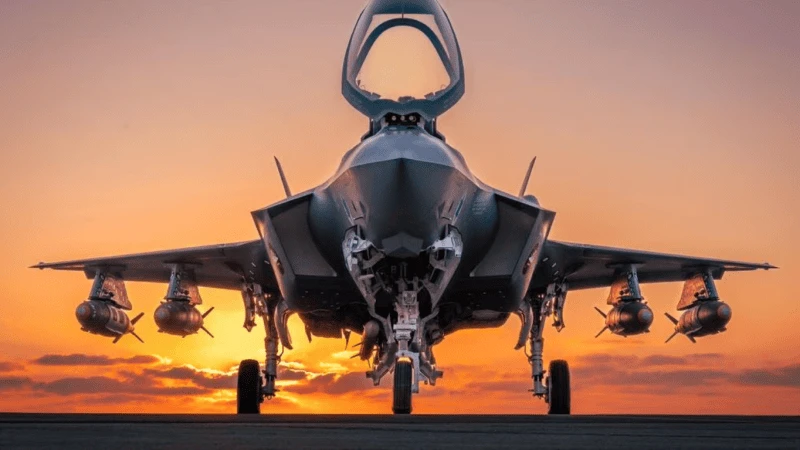 F-35I Adir z bombami JDAM