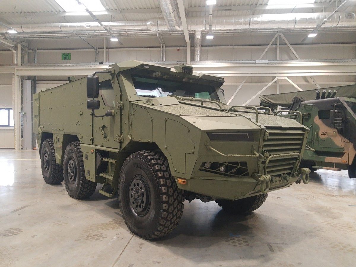 Czy Polska potrzebuje taniego transportera opancerzonego? [ANALIZA]