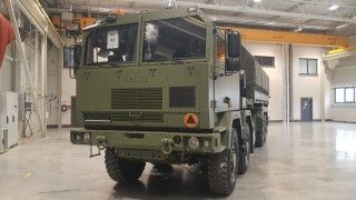 Artyleryjski wóz amunicyjny (AWA) na podwoziu Jelcz 882.53 w Hucie Stalowa Wola.