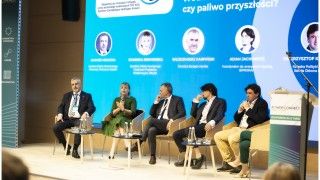 Paneliści podczas debaty