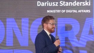 We wtorek wiceminister cyfryzacji Dariusz Standerski ujawnił kolejne szczegóły dotyczące prac nad Strategią Cyfryzacji Polski. Podejmowane są także działania związane z unijnymi regulacjami.