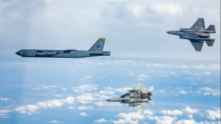 Bombowce z USA ćwiczące z izraelskimi samolotami bojowymi