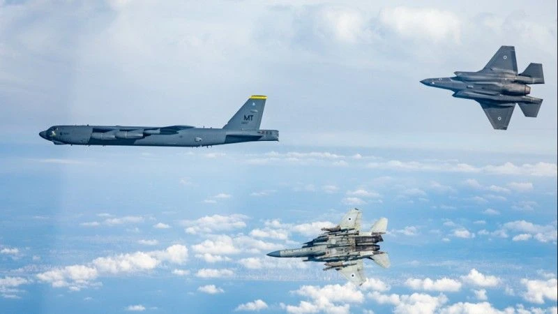 Bombowce z USA ćwiczące z izraelskimi samolotami bojowymi
