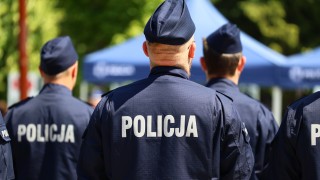 policjant w mundurze
