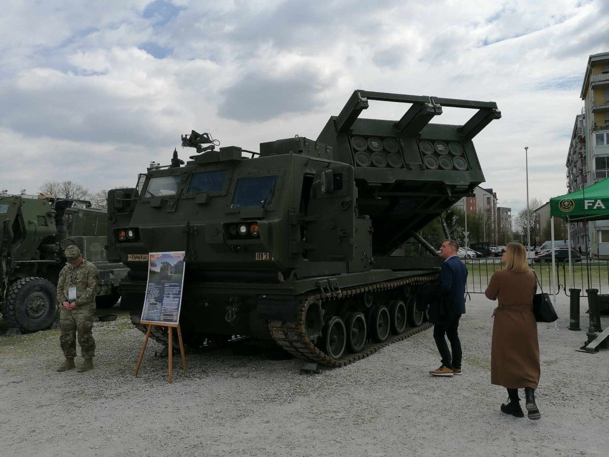 Британцы принимают на вооружение усовершенствованную реактивную артиллерию