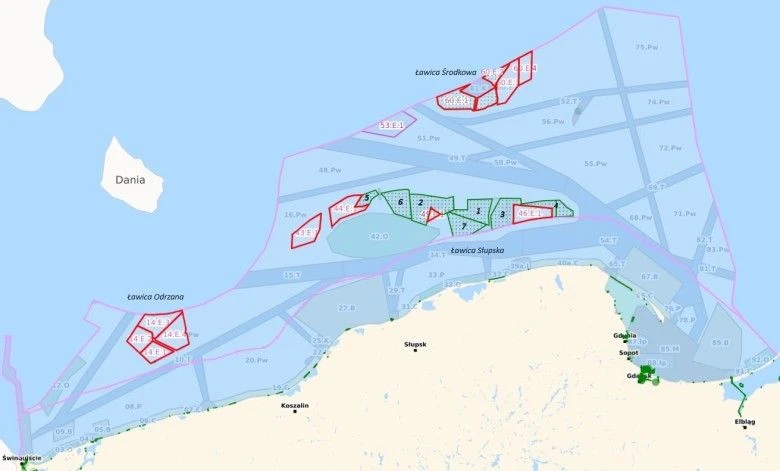 Położenie planowanych do zbudowania morskich farm wiatrowych. Kolor zielony – farmy budowane w i fazie, kolor czerwony - farmy budowane w II fazie