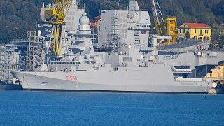 Spartaco Schergat sfotografowany podczas prac wyposażeniowych w stoczni Muggiano.