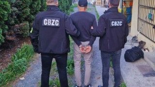 Policjanci z Centralnego Biura Zwalczania Cyberprzestępczości zatrzymali dziewięć osób, które wyłudzały pieniądze od Polaków. Grozi im do 15 lat więzienia.