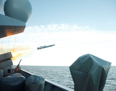 Wystrzelenie pocisku przeciwokrętowego Kongsberg Naval Strike Missile (NSM).