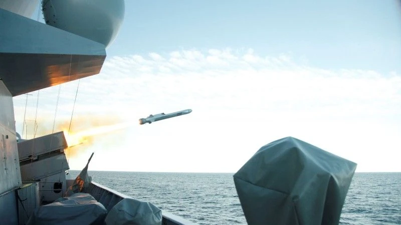 Wystrzelenie pocisku przeciwokrętowego Kongsberg Naval Strike Missile (NSM).