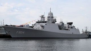 Holenderska fregata rakietowa „De Ruyter” (F 804) typu De Zeven Provinciën. Z pokładu tego okrętu dokonano próbnego odpalenia pocisku manewrującego Tomahawk.