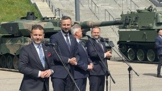 Otwarcie wystawy sprzętu ciężkiego