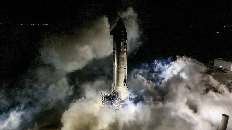 Ship 35 - górny stopień rakiety Starship w trakcie testu.