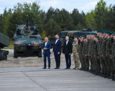 Premier i szef MON w 1WBPanc.