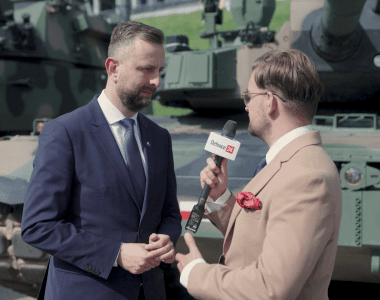 Szef MON Władysław Kosiniak Kamysz podczas rozmowy z Mariuszem Marszałkowskim w trakcie konferencji Defence24 Days