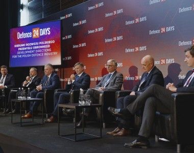 Uczestnicy panelu dyskusyjnego pt. „Kierunki rozwoju polskiego przemysłu obronnego” podczas konferencji Defence24 Days, 6 maja 2025 roku.