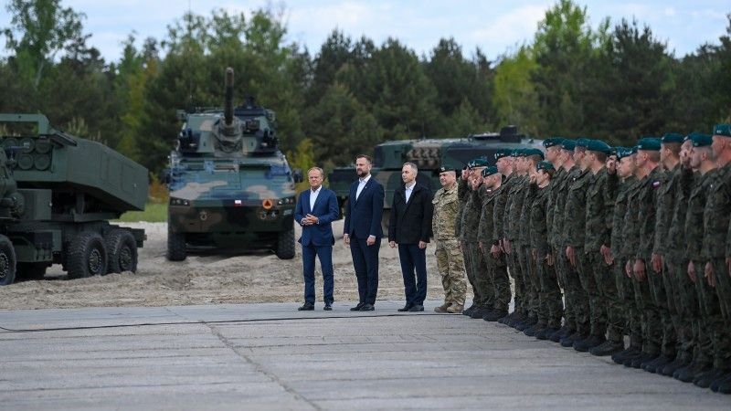Premier i szef MON w 1WBPanc.