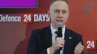 Cezary Tomczyk, tarcza Wschód, defence24 days