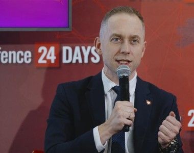Cezary Tomczyk, tarcza Wschód, defence24 days