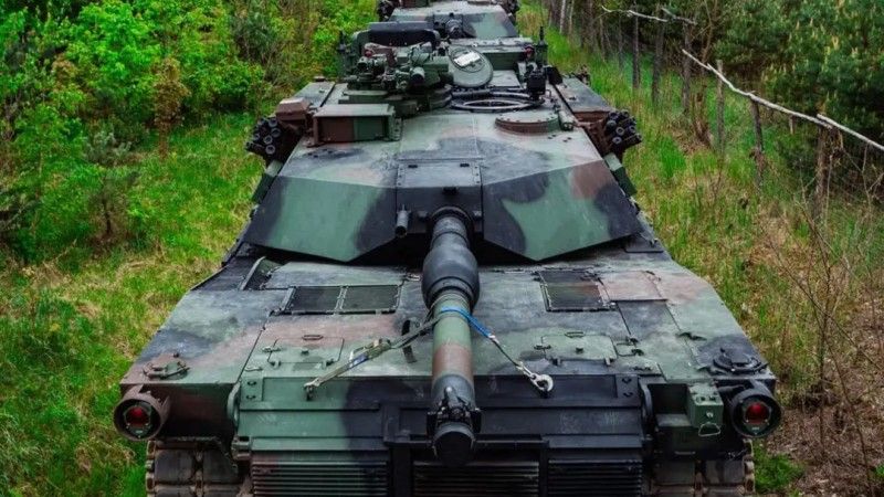Czołgi M1A1FEP 1. Brygady Pancernej w drodze na poligon Drawsko Pomorskie.
