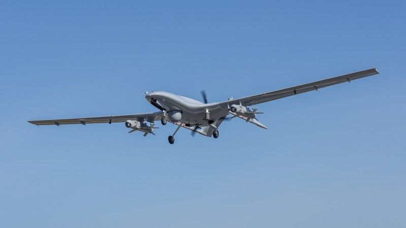 Bayraktar TB-2 z pociskami KEMANKEŞ 1